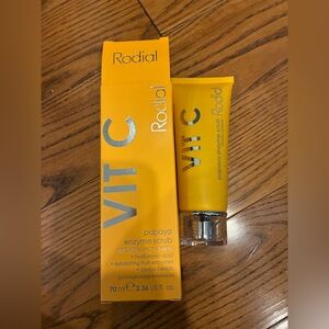 Rodial Vit C Papaya Enzyme Scrub 70ml to brighten and renew